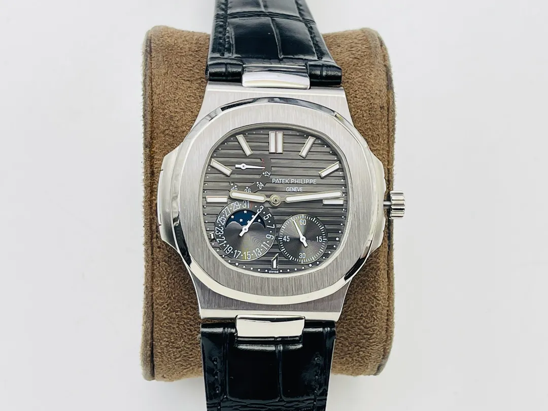【Top Replica】💰5300! Patek Philippe [PFF Factory2022 Wall Crack Recommendation] The highest version on the market V5 upgraded ultra-thin version [The highest quality version on the market] Patek Philippe Patekphilippe Sports Series (Nautilus) 5724 (Domineering President) upgraded ultra-thin version of the Pearl Tuo, details: 1⃣️All functions are the same as the genuine ones (10-digit kinetic energy display, 7-digit calendar and moon phase 4-digit small second hand), with the same horizontal embossed pattern as the original, with fluorescent scales! 2⃣️Diameter 40 mm, 904L gold-plated stainless steel, sapphire glass mirror. 3⃣️The outer diamonds of models 5722 and 5724 are Swarovski diamonds, which are transparent and shiny, with extraordinary temperament. As close to the original as possible within the current state of the art, this watch is ready for all occasions! PFF Factory’s ingenious work welcomes your appreciation! (Buy now and get a PFF factory-customized version of a business pen for free, so that you can face any challenge calmly with full taste and style)
